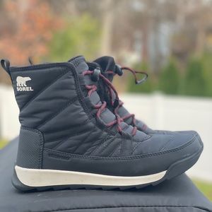 Boys Sorel Winter Boots. Whitney Short Lace. Black. Size 6.